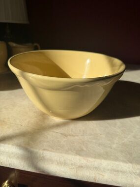 Gail Pittman Hospitality Collection Ceramic Serving/Mixing Bowl in butter!